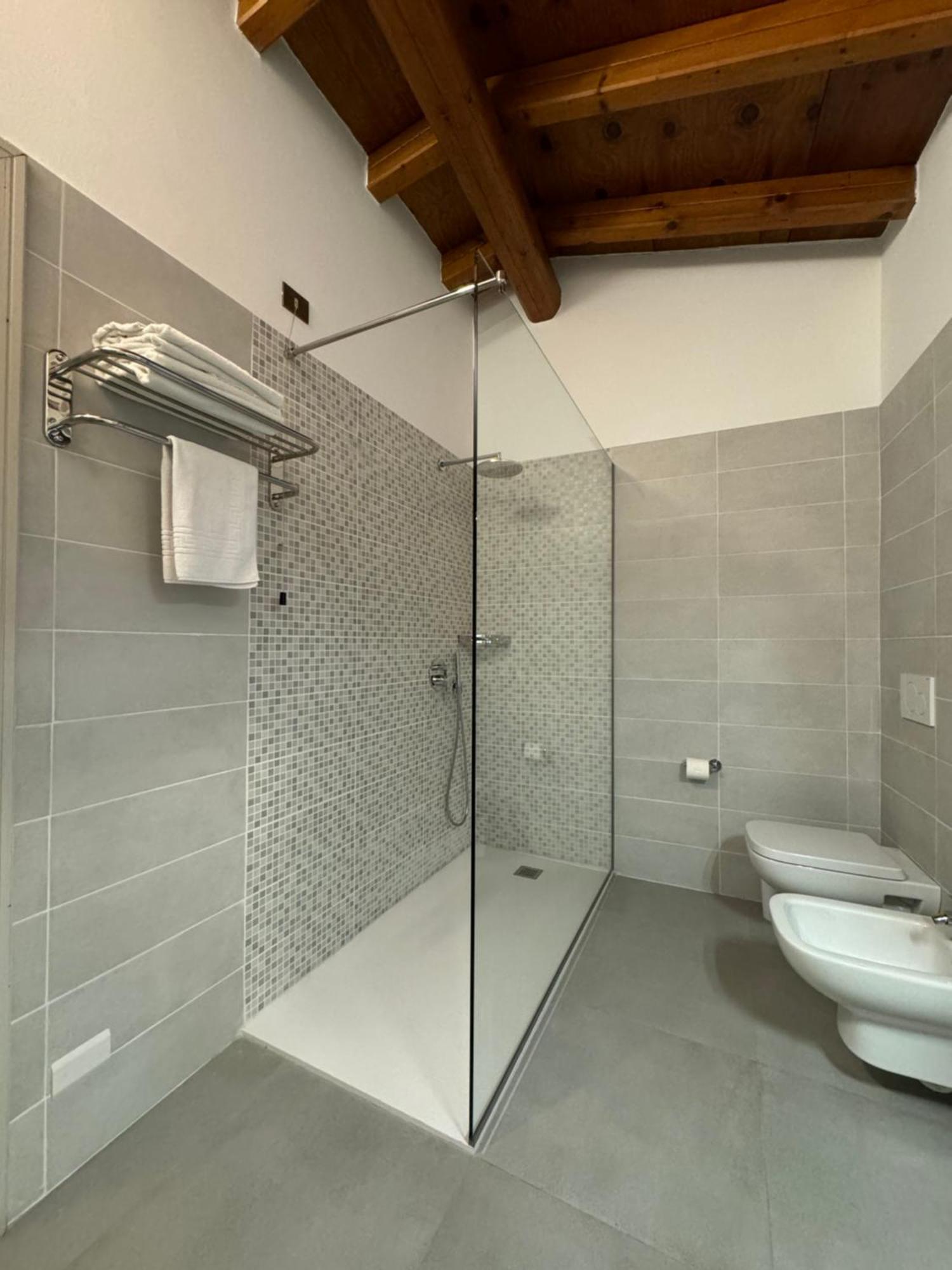 B&B Michelina Castiglione dʼIntelvi Екстериор снимка